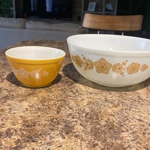 Pyrex mixing bowls